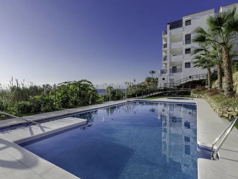 SEA FACING DEVELOPMENT, WALK TO THE BEACHES.  Ideally located only 200 meters from the golden beach of Punta Paloma in Manilva and just a few minutes drive to the charming LA DUQUESA PORT & SOTOGRANDE with its restaurants, cafés and bars. This luxury 3 be