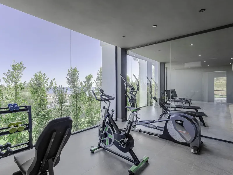 SEA FACING DEVELOPMENT, WALK TO THE BEACHES.  Ideally located only 200 meters from the golden beach of Punta Paloma in Manilva and just a few minutes drive to the charming LA DUQUESA PORT & SOTOGRANDE with its restaurants, cafés and bars. This luxury 3 be