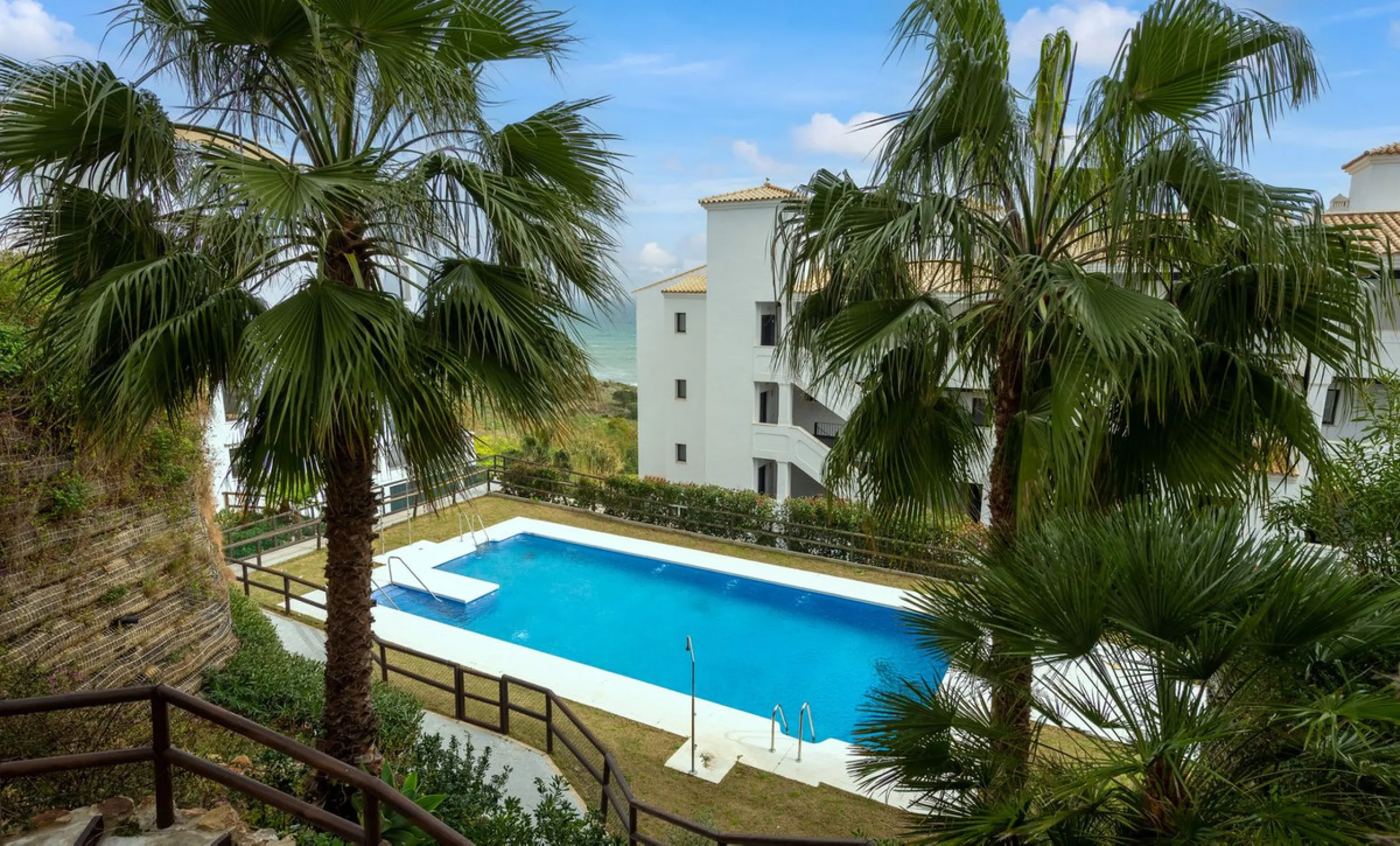 SEA FACING DEVELOPMENT, WALK TO THE BEACHES.  Ideally located only 200 meters from the golden beach of Punta Paloma in Manilva and just a few minutes drive to the charming LA DUQUESA PORT & SOTOGRANDE with its restaurants, cafés and bars. This luxury 3 be