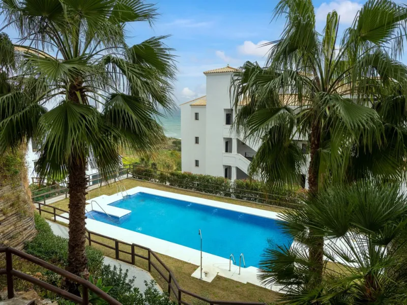 SEA FACING DEVELOPMENT, WALK TO THE BEACHES.  Ideally located only 200 meters from the golden beach of Punta Paloma in Manilva and just a few minutes drive to the charming LA DUQUESA PORT & SOTOGRANDE with its restaurants, cafés and bars. This luxury 3 be