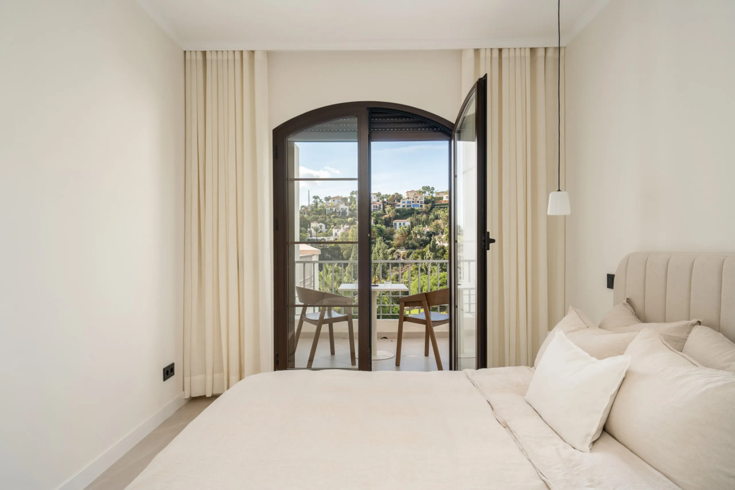 Apartment - Penthouse в продаже в Benahavís, Málaga. В доме 3 спален и 3 ванных комнат. Площадь дома 150 м²