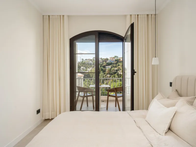 Apartment - Penthouse в продаже в Benahavís, Málaga. В доме 3 спален и 3 ванных комнат. Площадь дома 150 м²