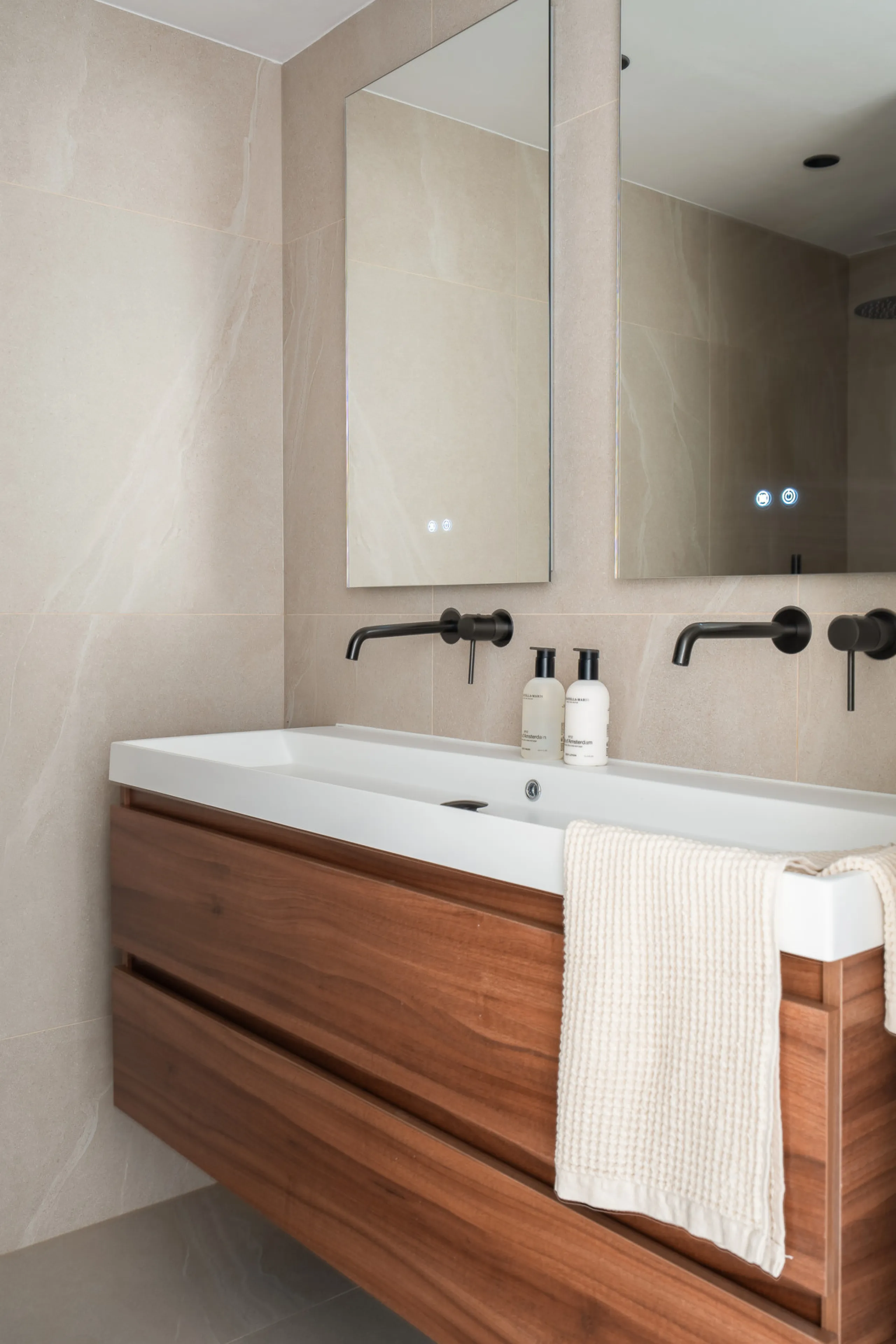 Apartment - Penthouse в продаже в Benahavís, Málaga. В доме 3 спален и 3 ванных комнат. Площадь дома 150 м²
