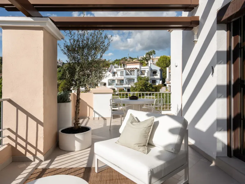 Apartment - Penthouse в продаже в Benahavís, Málaga. В доме 3 спален и 3 ванных комнат. Площадь дома 150 м²