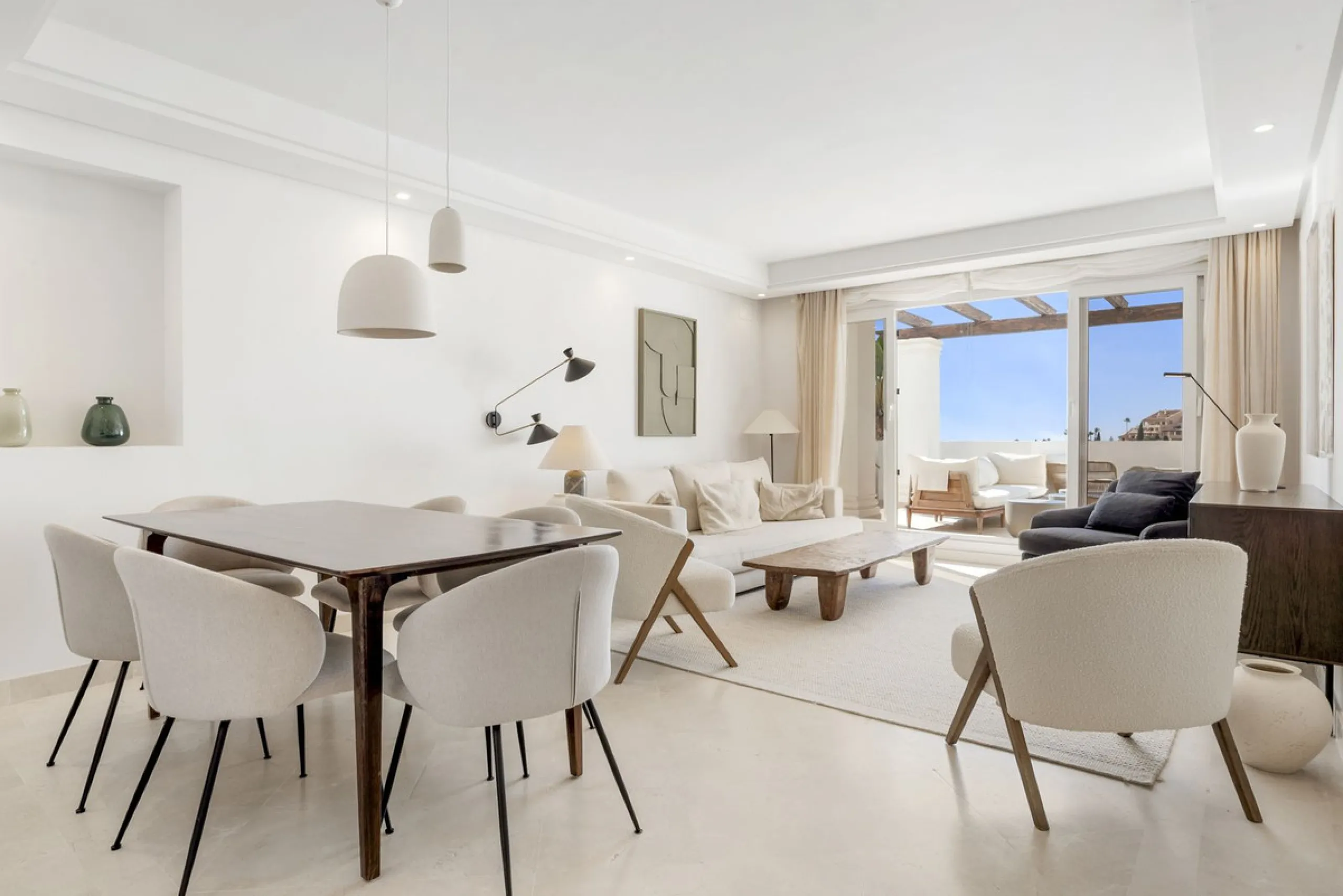 We are delighted to present this stunning first-floor apartment in Aloha, Nueva Andalucía, offering breathtaking panoramic views of the coastline. Formerly the show home of the development, this exceptional property is sold fully furnished and finished to