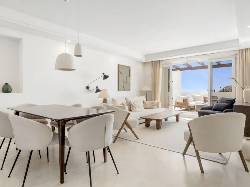 We are delighted to present this stunning first-floor apartment in Aloha, Nueva Andalucía, offering breathtaking panoramic views of the coastline. Formerly the show home of the development, this exceptional property is sold fully furnished and finished to