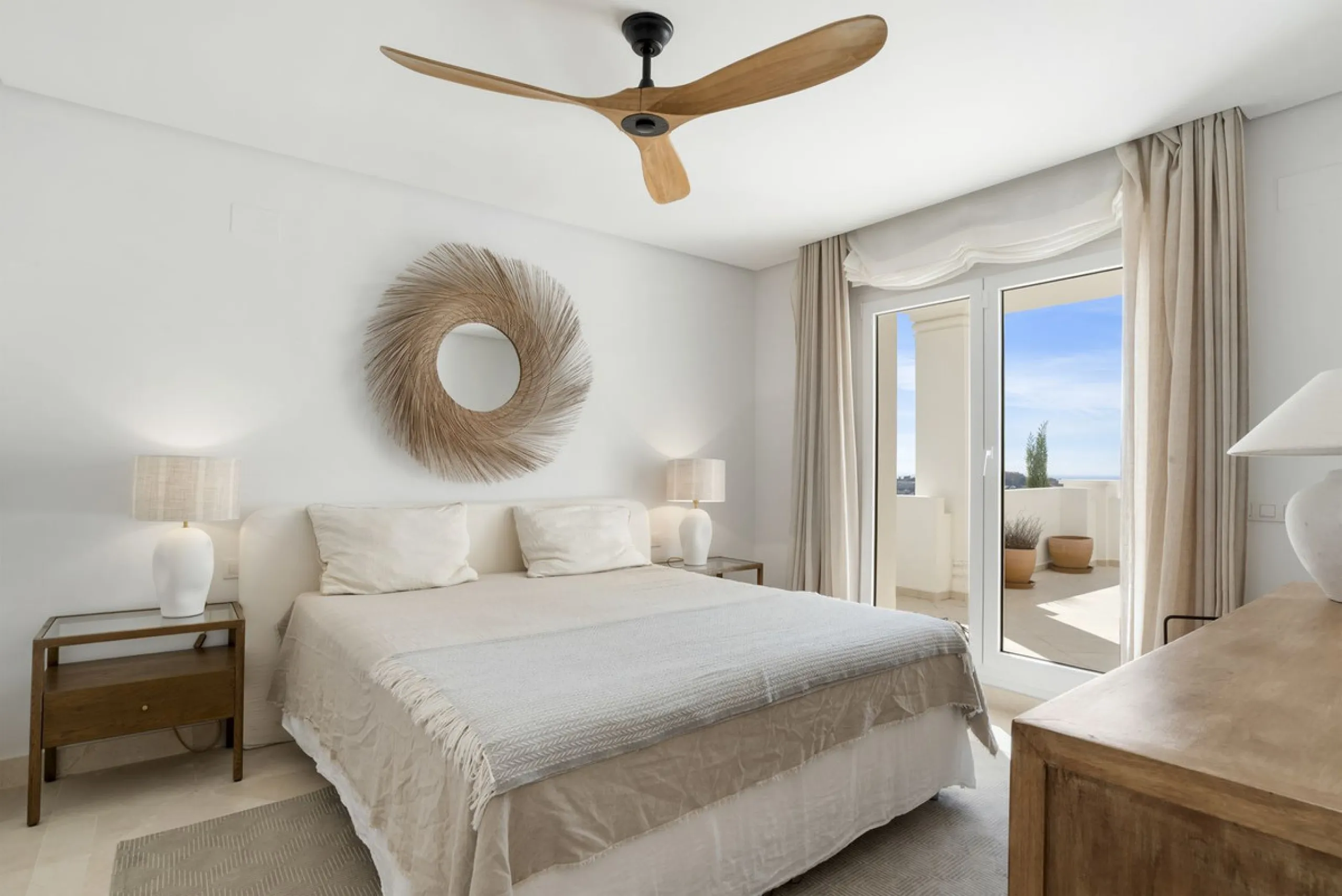 We are delighted to present this stunning first-floor apartment in Aloha, Nueva Andalucía, offering breathtaking panoramic views of the coastline. Formerly the show home of the development, this exceptional property is sold fully furnished and finished to
