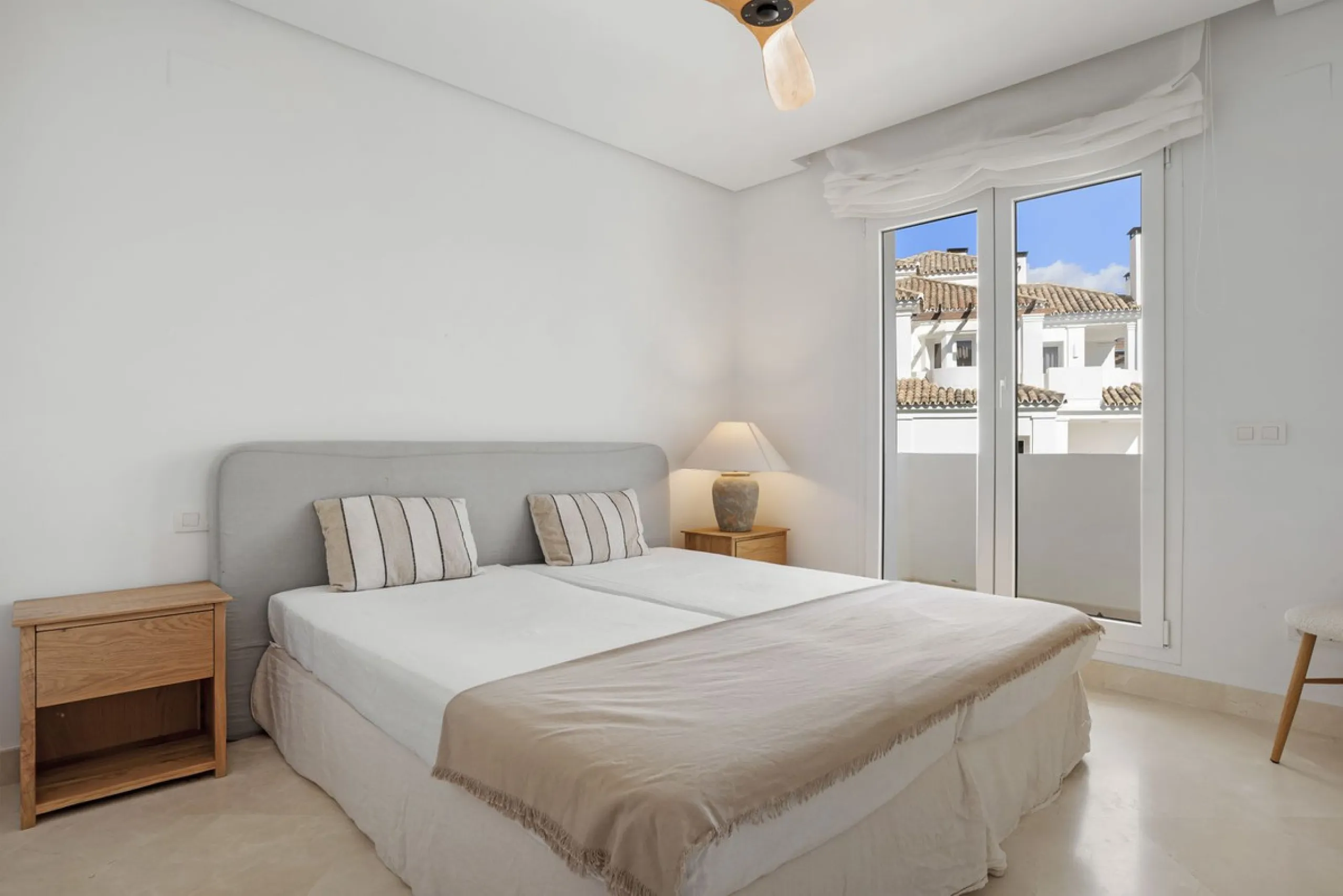 We are delighted to present this stunning first-floor apartment in Aloha, Nueva Andalucía, offering breathtaking panoramic views of the coastline. Formerly the show home of the development, this exceptional property is sold fully furnished and finished to
