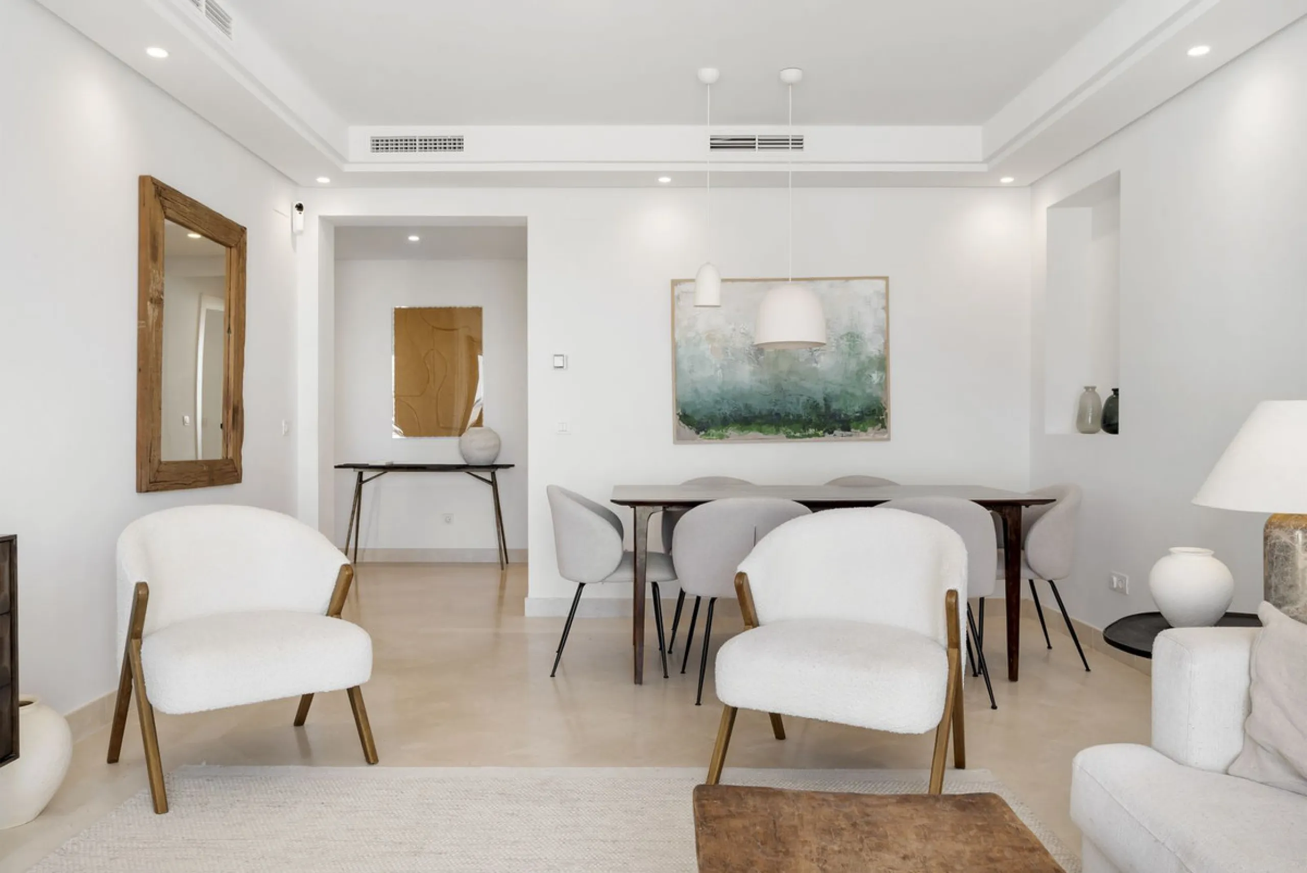 We are delighted to present this stunning first-floor apartment in Aloha, Nueva Andalucía, offering breathtaking panoramic views of the coastline. Formerly the show home of the development, this exceptional property is sold fully furnished and finished to