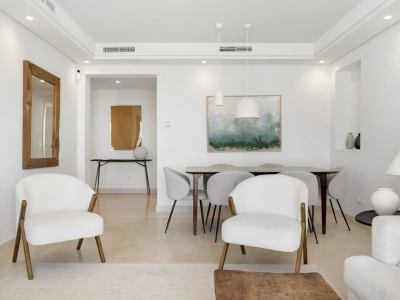 We are delighted to present this stunning first-floor apartment in Aloha, Nueva Andalucía, offering breathtaking panoramic views of the coastline. Formerly the show home of the development, this exceptional property is sold fully furnished and finished to