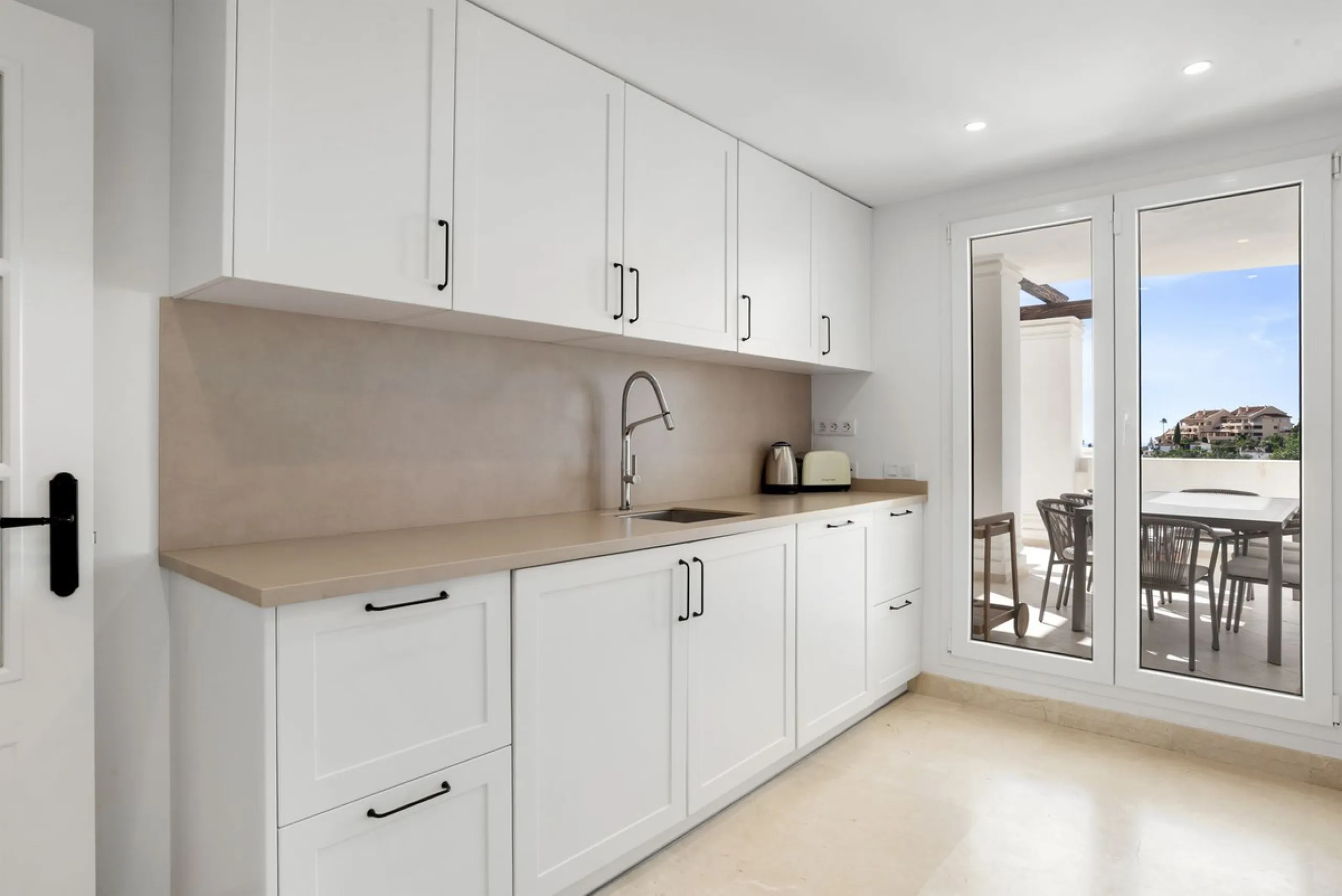 We are delighted to present this stunning first-floor apartment in Aloha, Nueva Andalucía, offering breathtaking panoramic views of the coastline. Formerly the show home of the development, this exceptional property is sold fully furnished and finished to