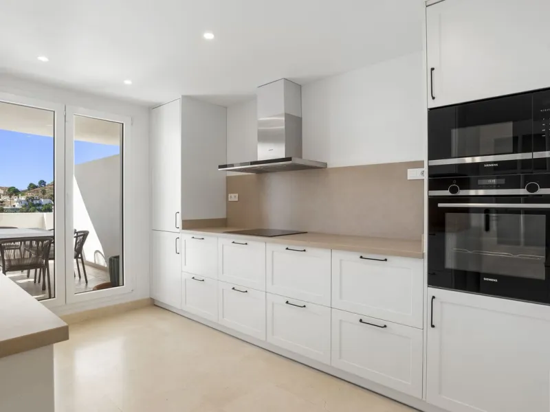 We are delighted to present this stunning first-floor apartment in Aloha, Nueva Andalucía, offering breathtaking panoramic views of the coastline. Formerly the show home of the development, this exceptional property is sold fully furnished and finished to