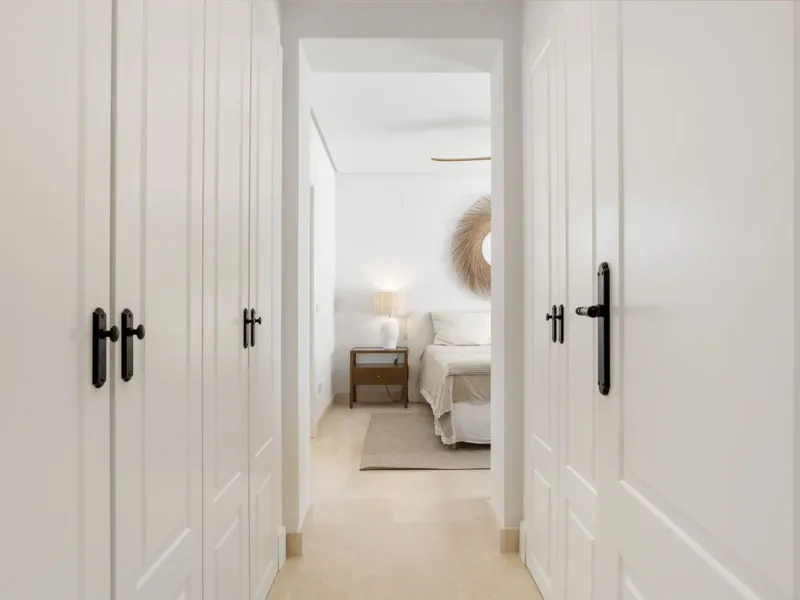 We are delighted to present this stunning first-floor apartment in Aloha, Nueva Andalucía, offering breathtaking panoramic views of the coastline. Formerly the show home of the development, this exceptional property is sold fully furnished and finished to