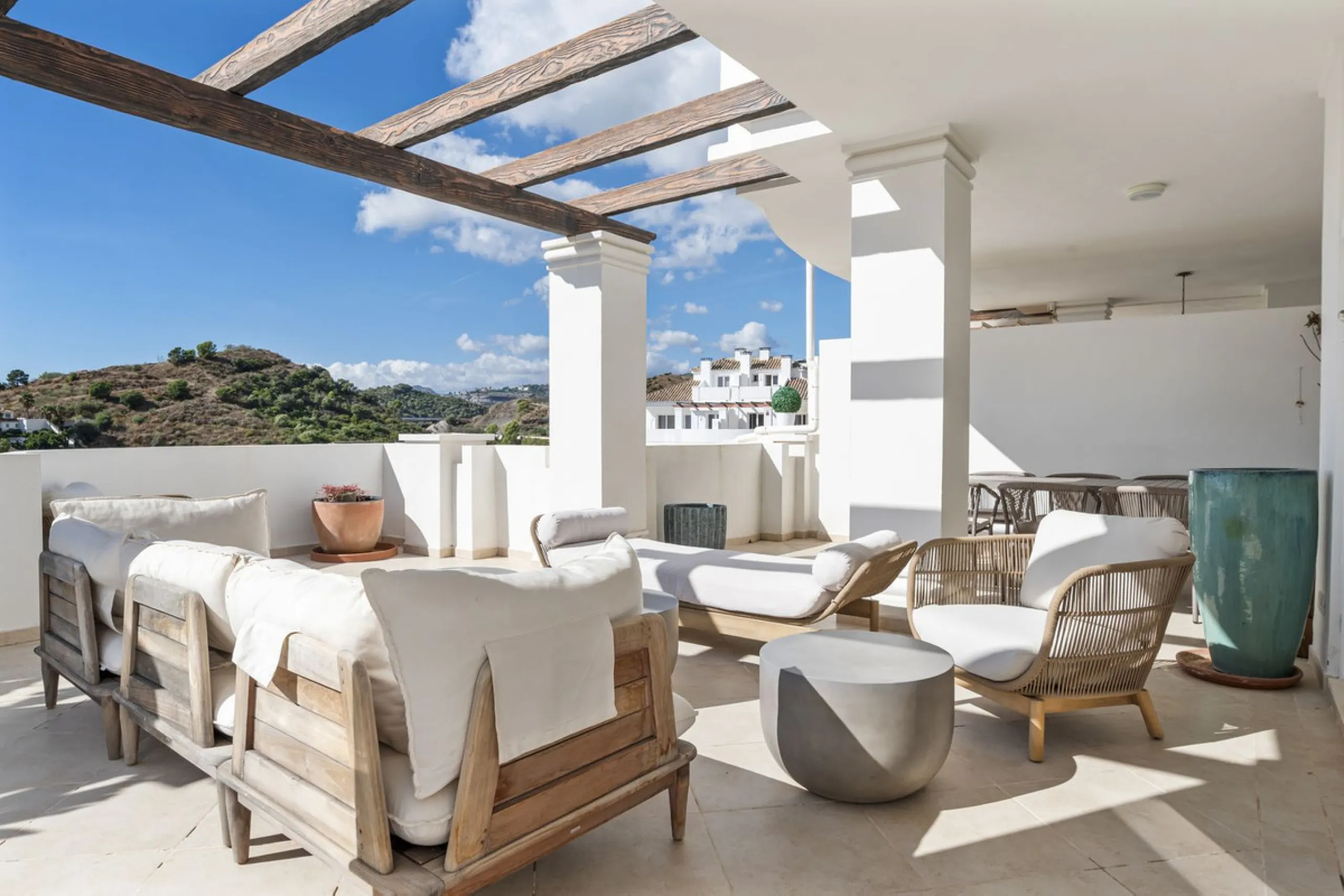 We are delighted to present this stunning first-floor apartment in Aloha, Nueva Andalucía, offering breathtaking panoramic views of the coastline. Formerly the show home of the development, this exceptional property is sold fully furnished and finished to