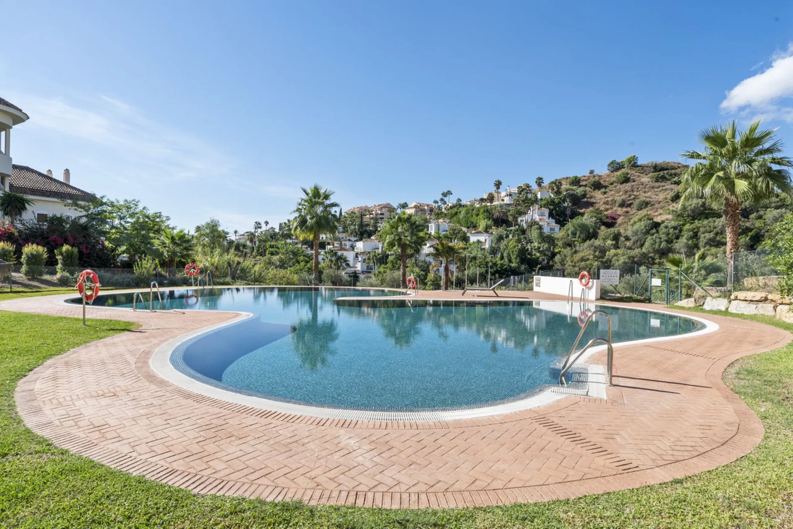 We are delighted to present this stunning first-floor apartment in Aloha, Nueva Andalucía, offering breathtaking panoramic views of the coastline. Formerly the show home of the development, this exceptional property is sold fully furnished and finished to