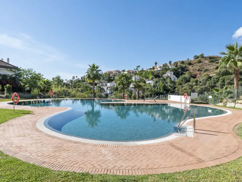 We are delighted to present this stunning first-floor apartment in Aloha, Nueva Andalucía, offering breathtaking panoramic views of the coastline. Formerly the show home of the development, this exceptional property is sold fully furnished and finished to