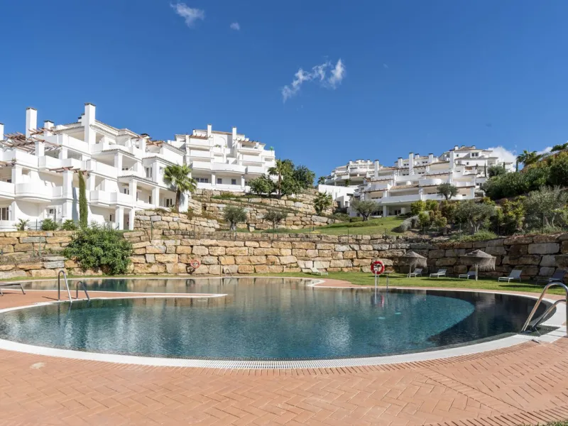 We are delighted to present this stunning first-floor apartment in Aloha, Nueva Andalucía, offering breathtaking panoramic views of the coastline. Formerly the show home of the development, this exceptional property is sold fully furnished and finished to