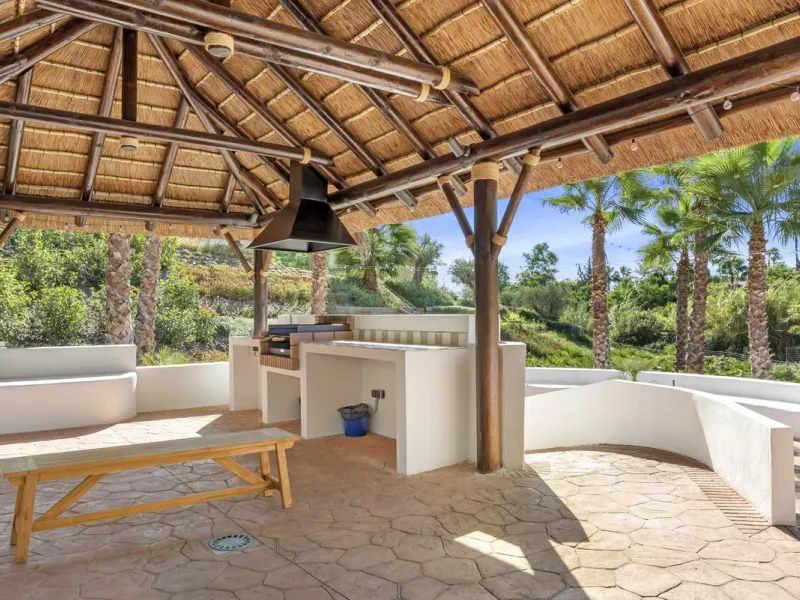 We are delighted to present this stunning first-floor apartment in Aloha, Nueva Andalucía, offering breathtaking panoramic views of the coastline. Formerly the show home of the development, this exceptional property is sold fully furnished and finished to