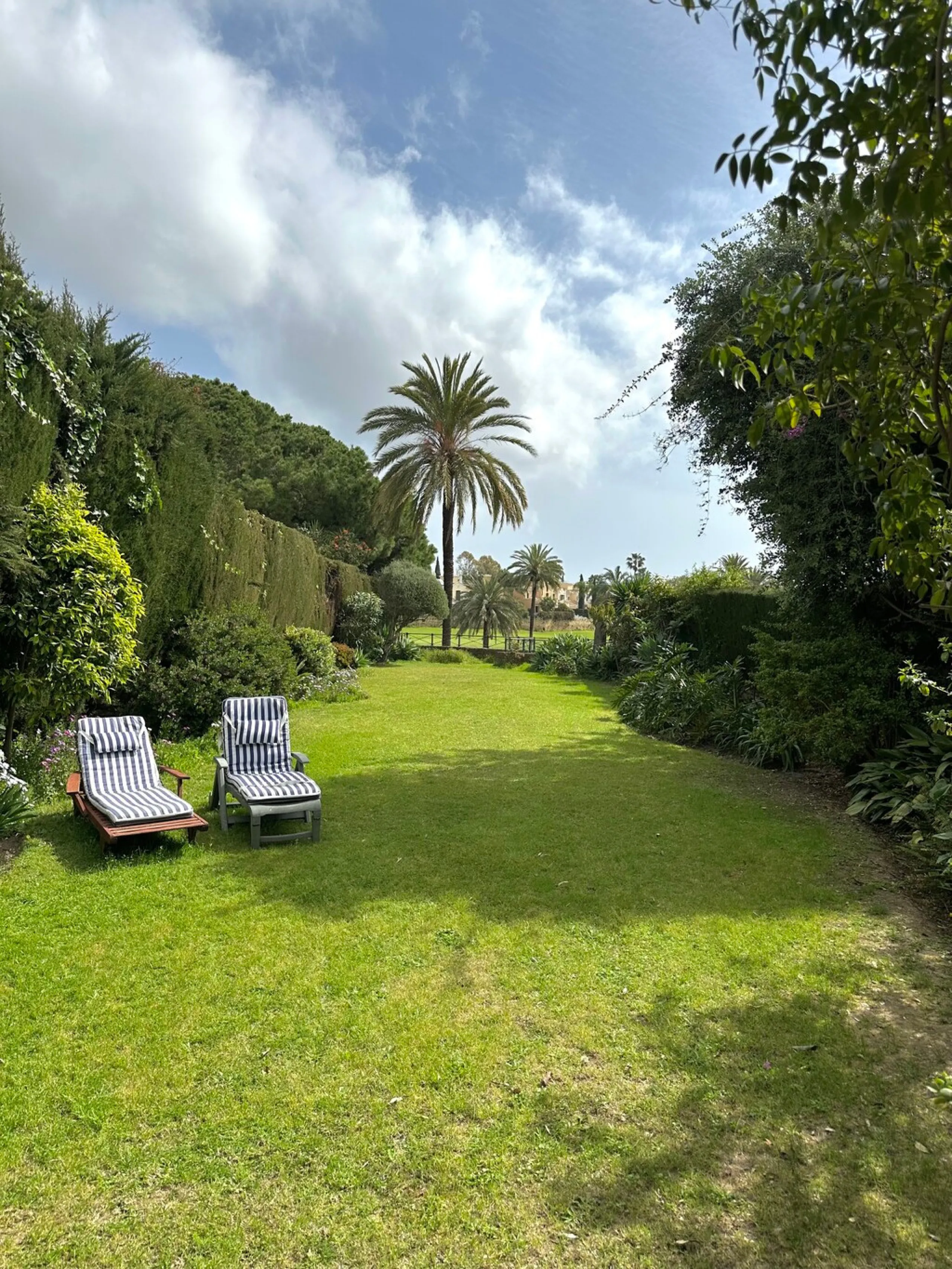 A fantastic opportunity to renovate and add value in one of the most sought-after golf locations on the coast.