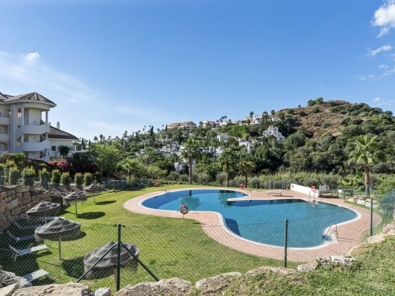 We are delighted to present this stunning first-floor apartment in Aloha, Nueva Andalucía, offering breathtaking panoramic views of the coastline. Formerly the show home of the development, this exceptional property is sold fully furnished and finished to
