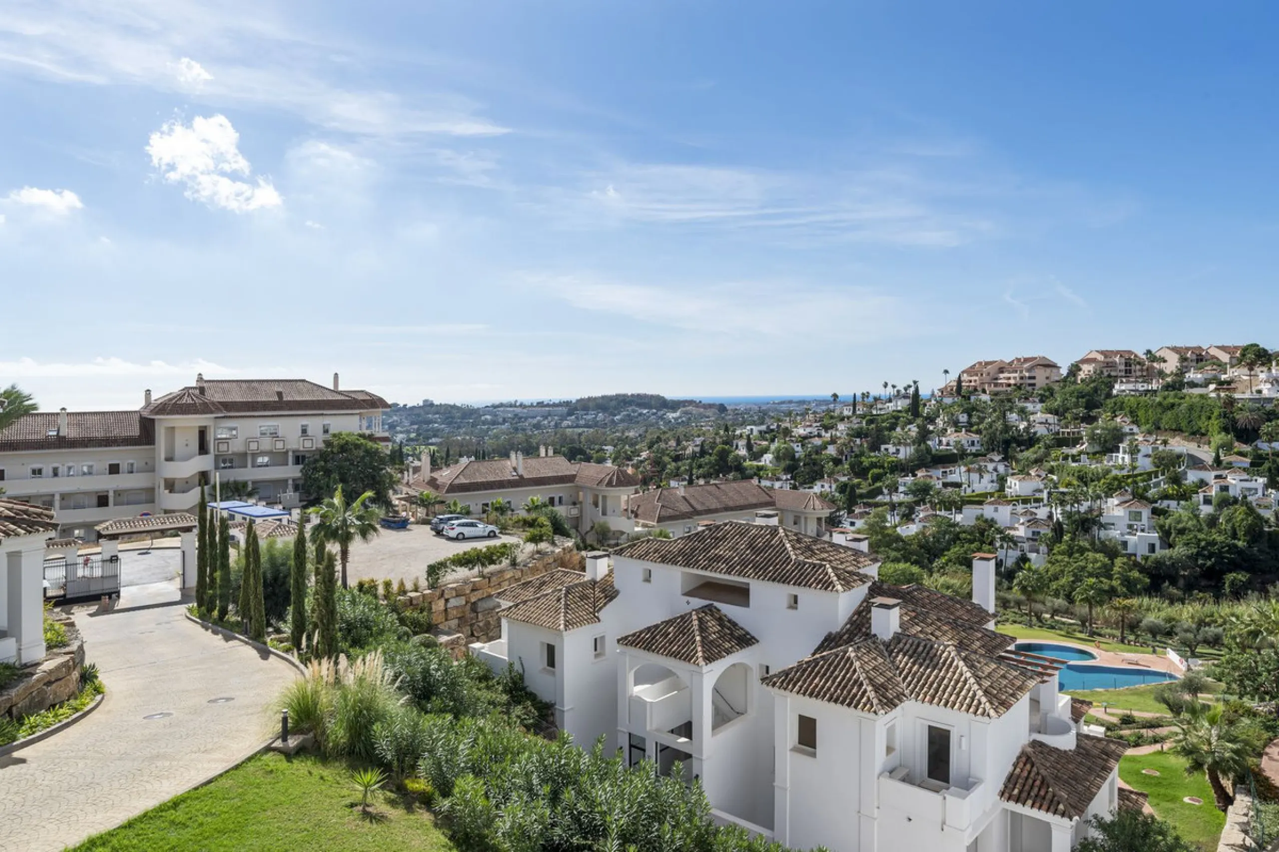 We are delighted to present this stunning first-floor apartment in Aloha, Nueva Andalucía, offering breathtaking panoramic views of the coastline. Formerly the show home of the development, this exceptional property is sold fully furnished and finished to