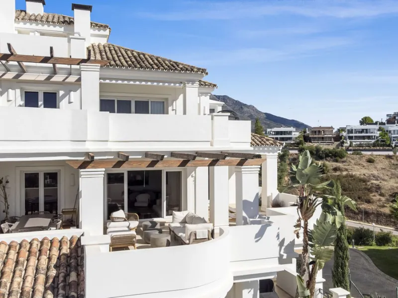 We are delighted to present this stunning first-floor apartment in Aloha, Nueva Andalucía, offering breathtaking panoramic views of the coastline. Formerly the show home of the development, this exceptional property is sold fully furnished and finished to