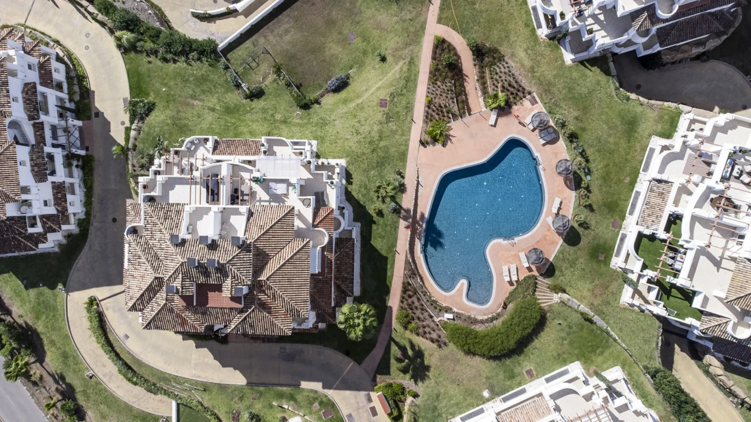 We are delighted to present this stunning first-floor apartment in Aloha, Nueva Andalucía, offering breathtaking panoramic views of the coastline. Formerly the show home of the development, this exceptional property is sold fully furnished and finished to