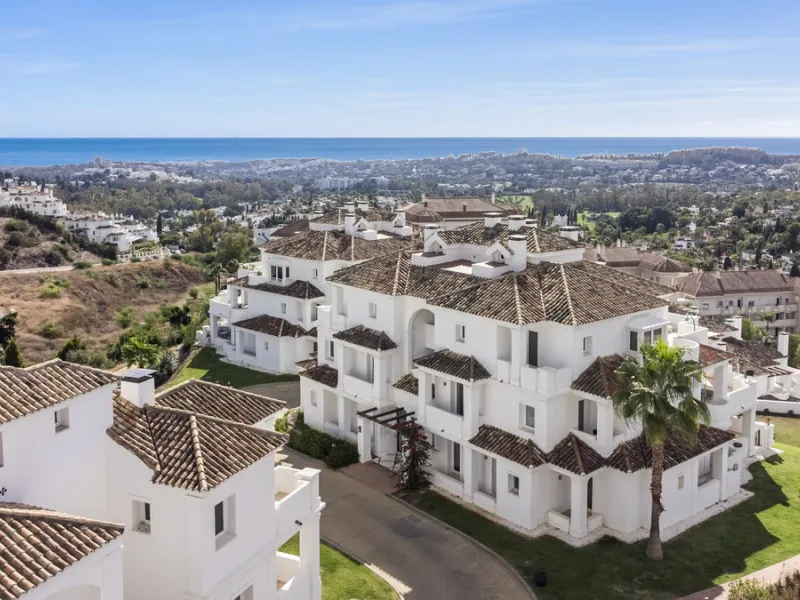 We are delighted to present this stunning first-floor apartment in Aloha, Nueva Andalucía, offering breathtaking panoramic views of the coastline. Formerly the show home of the development, this exceptional property is sold fully furnished and finished to