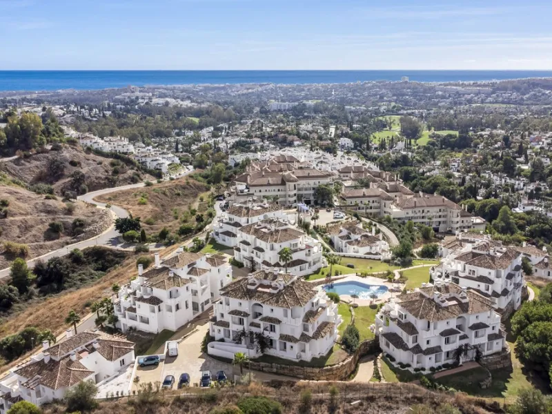 We are delighted to present this stunning first-floor apartment in Aloha, Nueva Andalucía, offering breathtaking panoramic views of the coastline. Formerly the show home of the development, this exceptional property is sold fully furnished and finished to