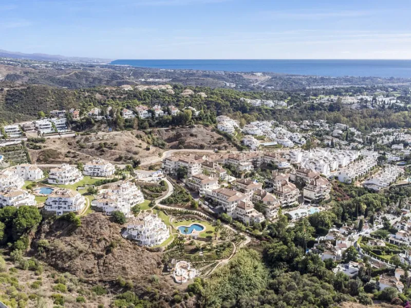 We are delighted to present this stunning first-floor apartment in Aloha, Nueva Andalucía, offering breathtaking panoramic views of the coastline. Formerly the show home of the development, this exceptional property is sold fully furnished and finished to