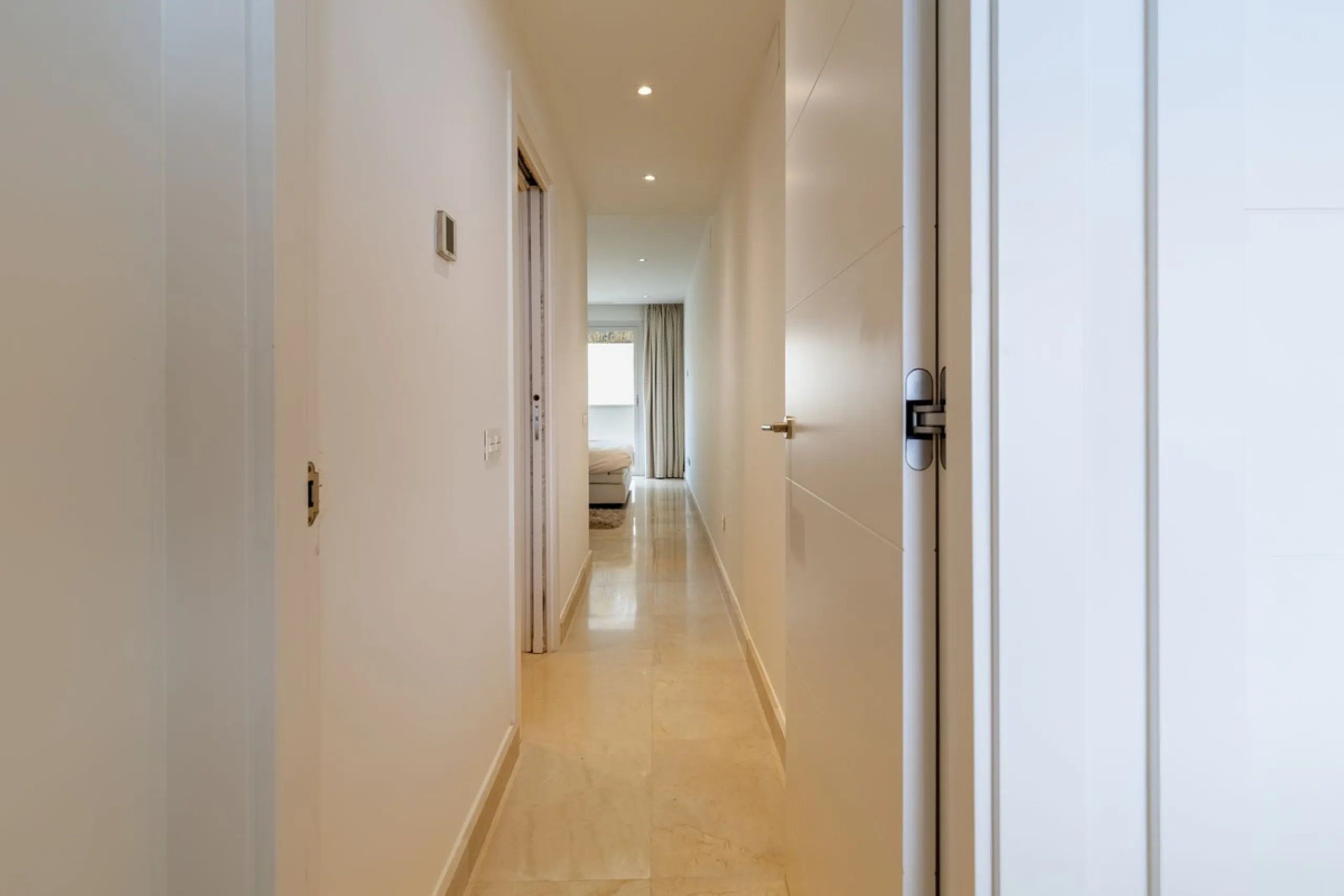 Discover a beautifully furnished two-bedroom apartment in the exclusive boutique community of La Morelia de Marbella. Perched on an elevated plot in sought-after Nueva Andalucía, this contemporary home combines cutting-edge design with superior quality fi