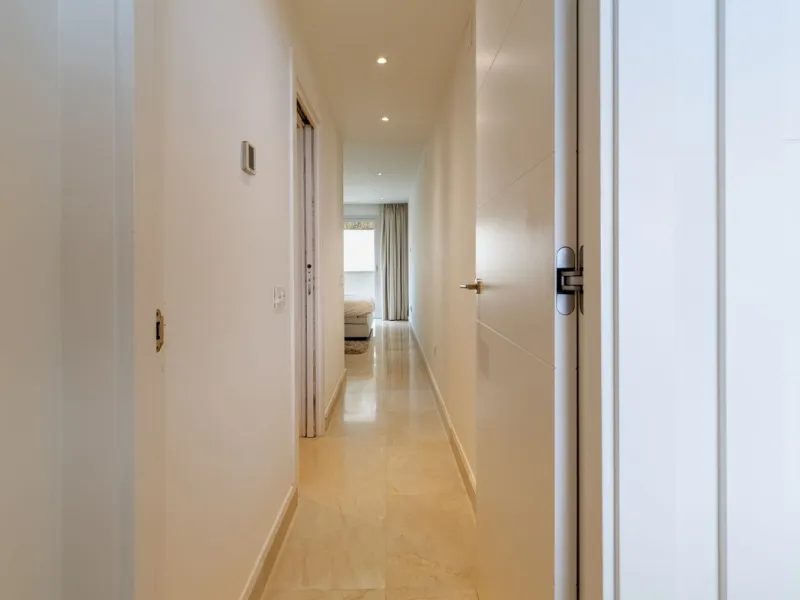 Discover a beautifully furnished two-bedroom apartment in the exclusive boutique community of La Morelia de Marbella. Perched on an elevated plot in sought-after Nueva Andalucía, this contemporary home combines cutting-edge design with superior quality fi