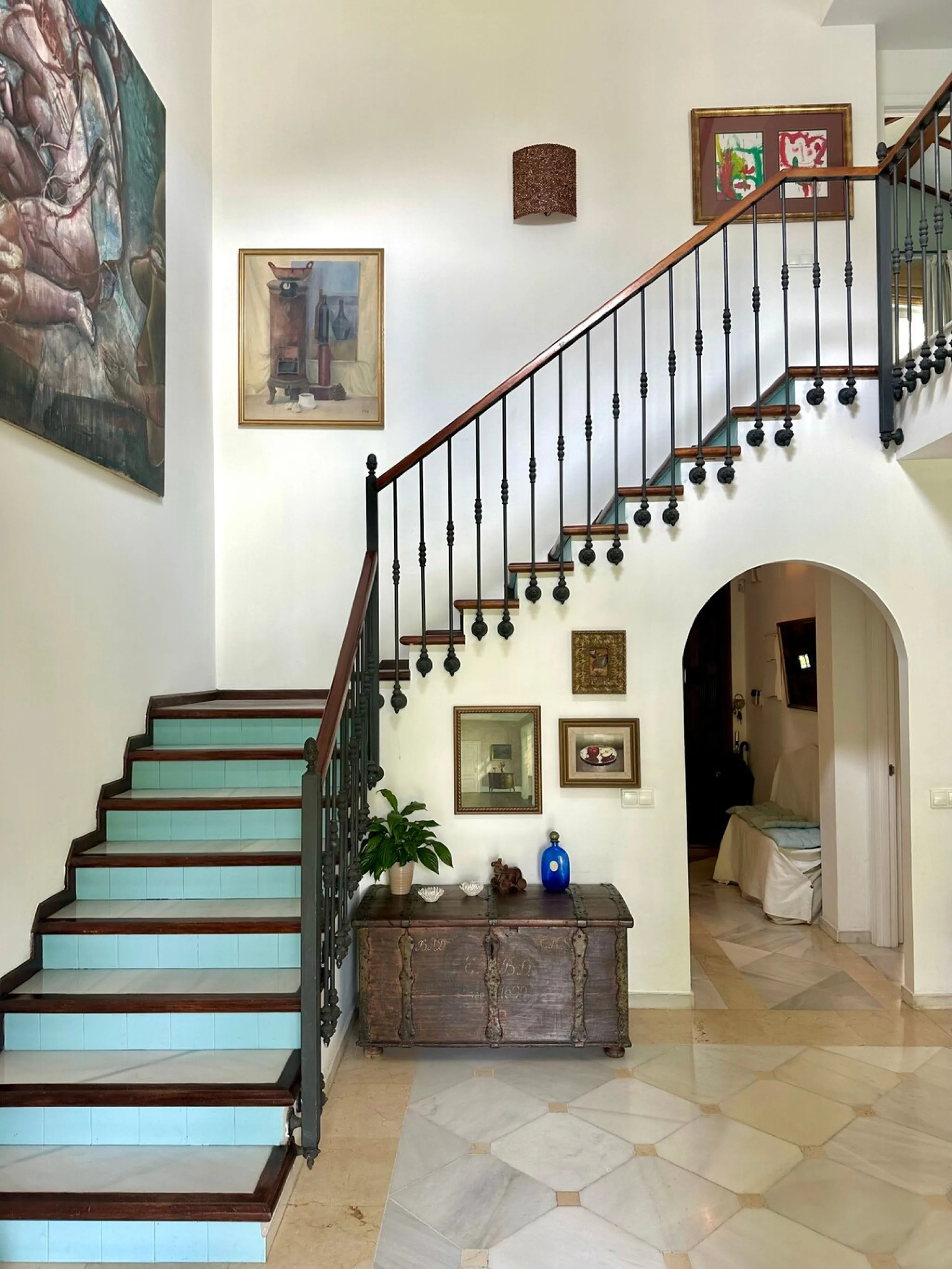A fantastic opportunity to renovate and add value in one of the most sought-after golf locations on the coast.