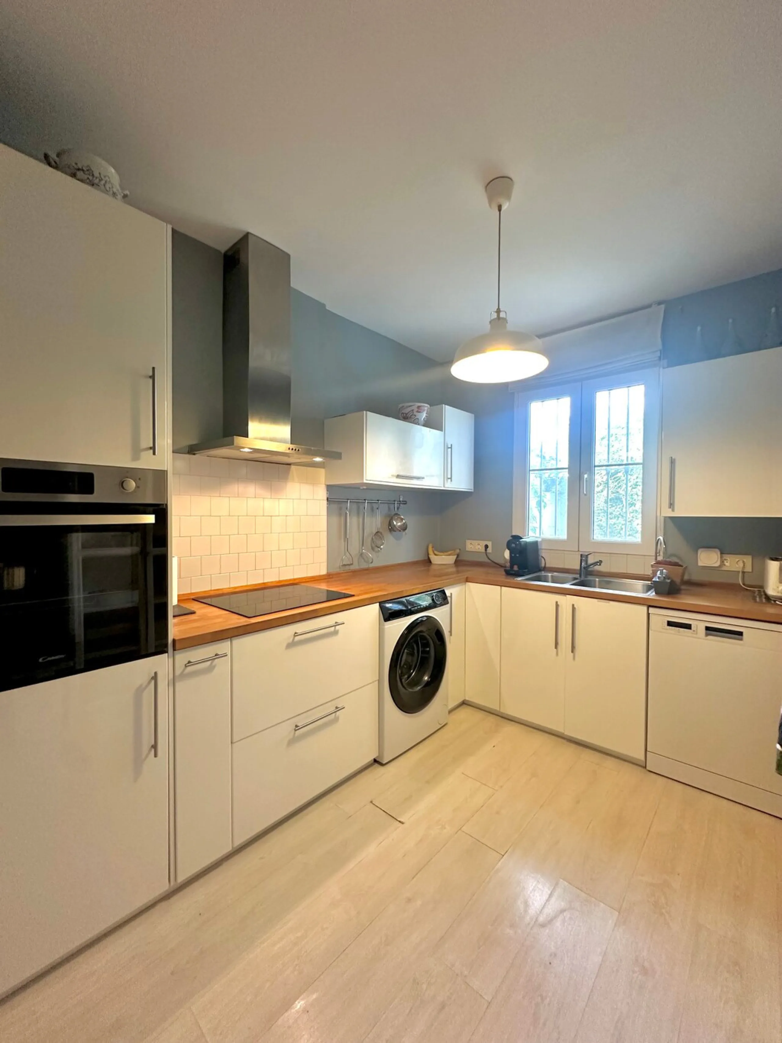A fantastic opportunity to renovate and add value in one of the most sought-after golf locations on the coast.