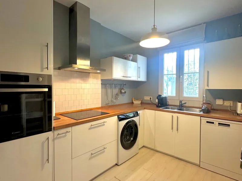 A fantastic opportunity to renovate and add value in one of the most sought-after golf locations on the coast.