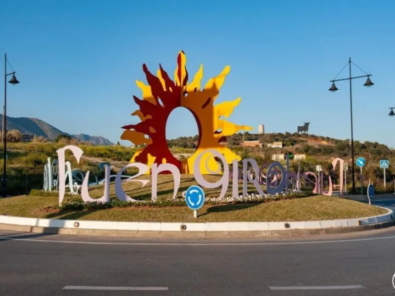 NEW BUILD RESIDENTIAL IN FUENGIROLA& & New Build development is located in Fuengirola, an area with easy access to the motorway, very active commercially and surrounded by all services (schools, nurseries, sports areas, library, retirement home, hea