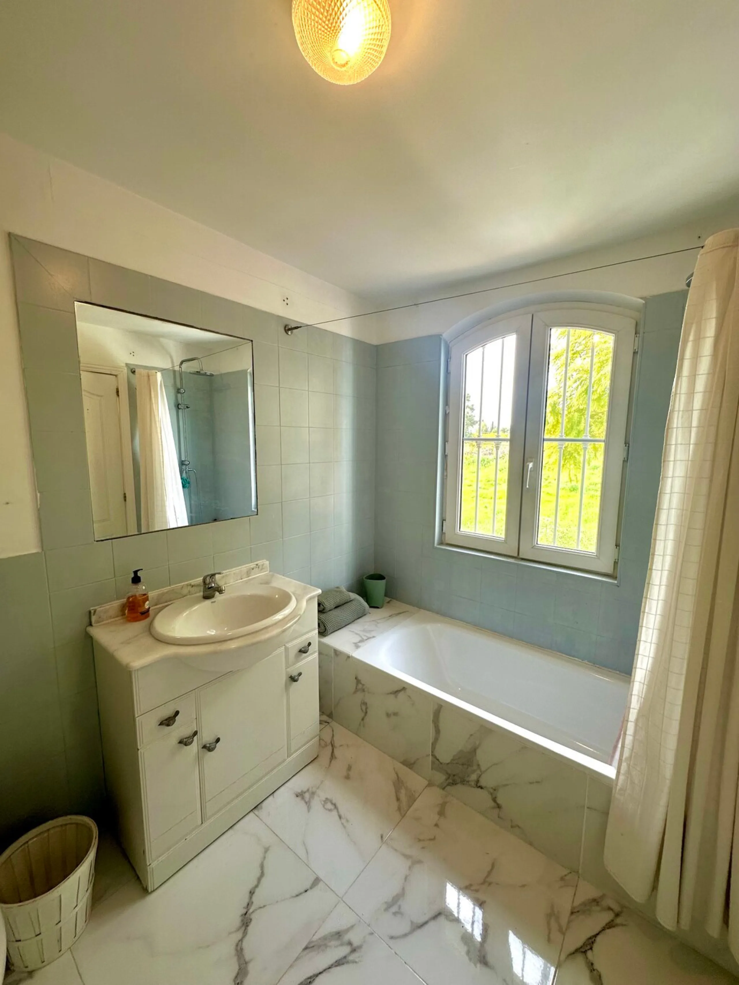A fantastic opportunity to renovate and add value in one of the most sought-after golf locations on the coast.