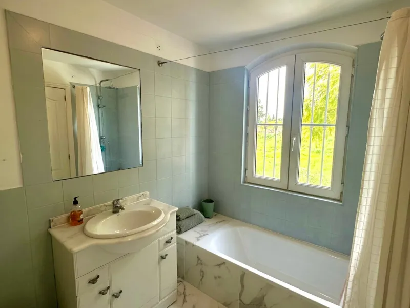 A fantastic opportunity to renovate and add value in one of the most sought-after golf locations on the coast.
