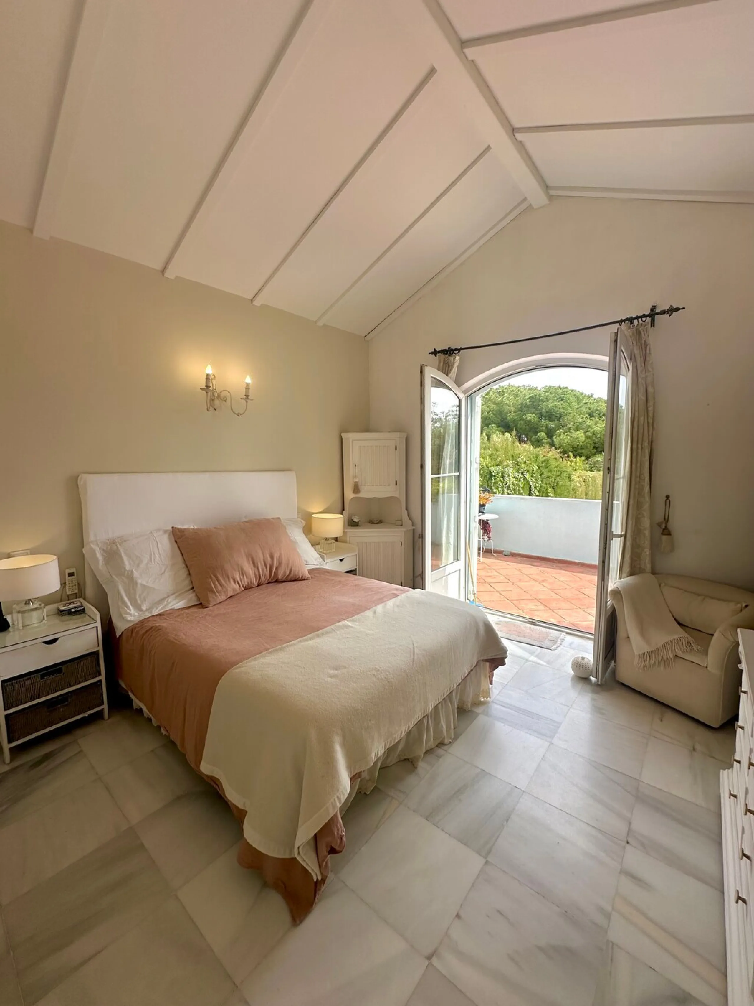 A fantastic opportunity to renovate and add value in one of the most sought-after golf locations on the coast.