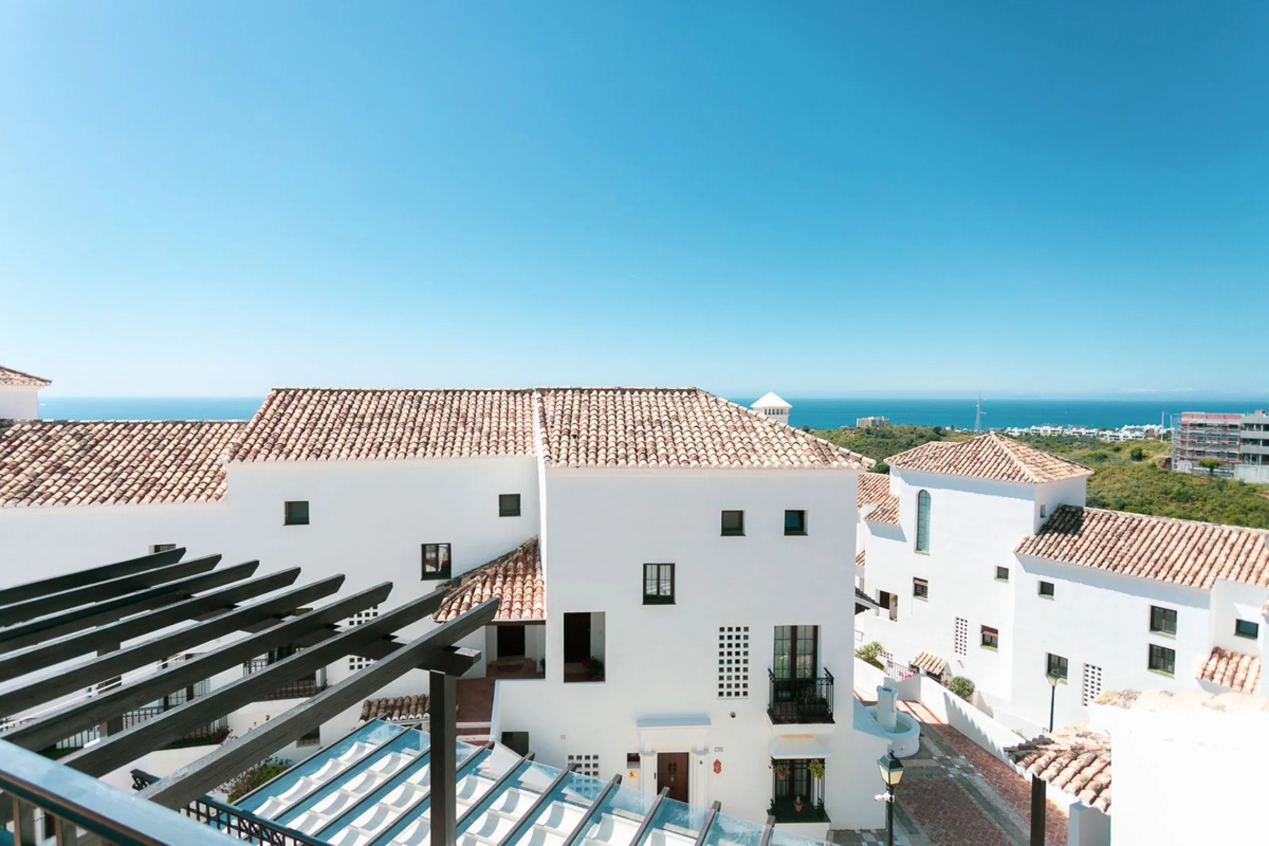 Triplex penthouse in Altos de los Monteros in perfect condition, ready to move into.