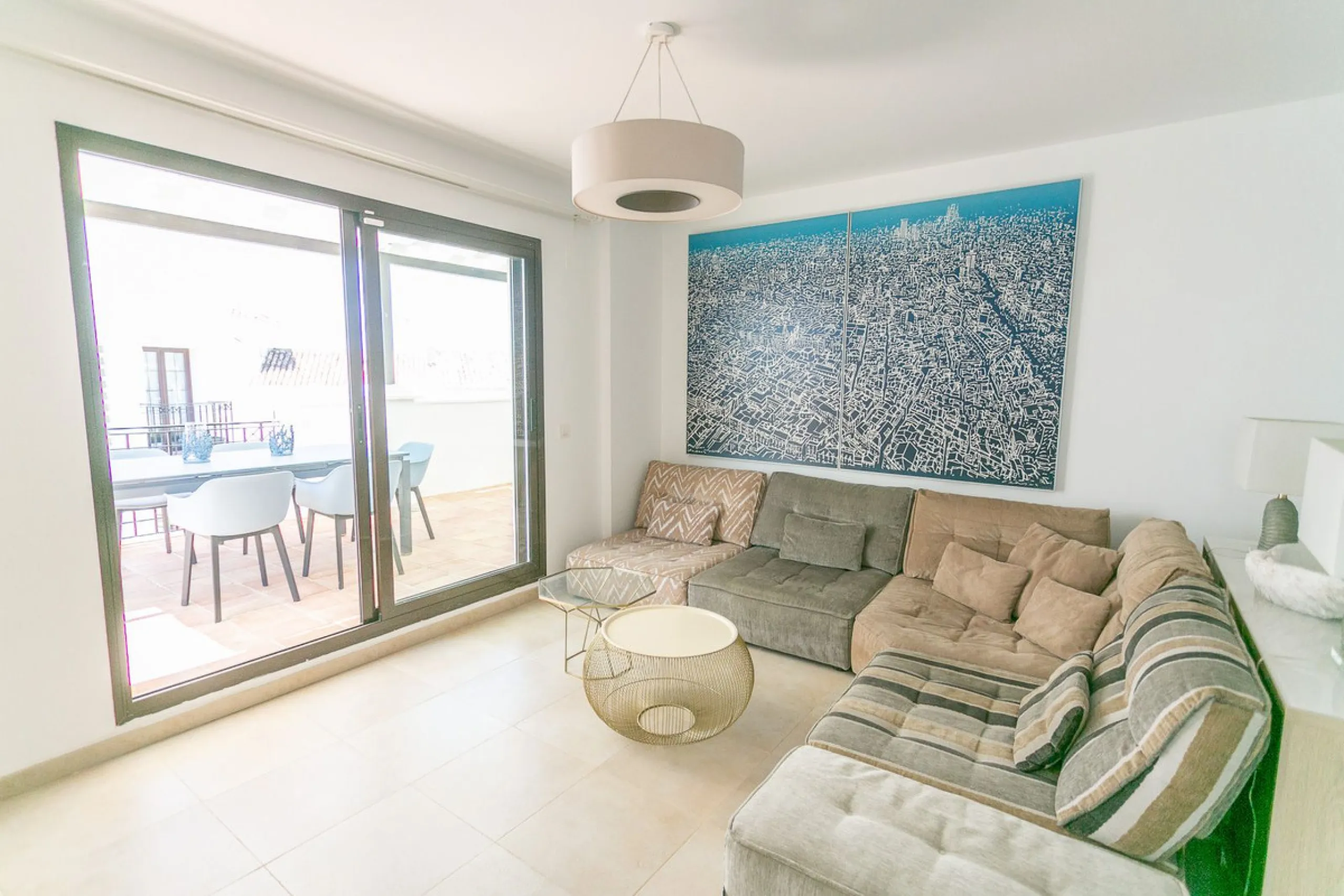 Triplex penthouse in Altos de los Monteros in perfect condition, ready to move into.