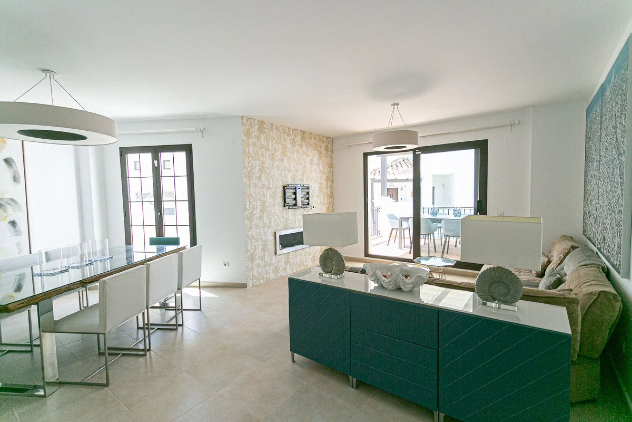 Triplex penthouse in Altos de los Monteros in perfect condition, ready to move into.
