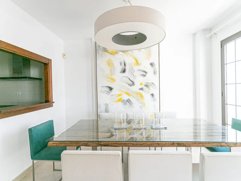 Triplex penthouse in Altos de los Monteros in perfect condition, ready to move into.
