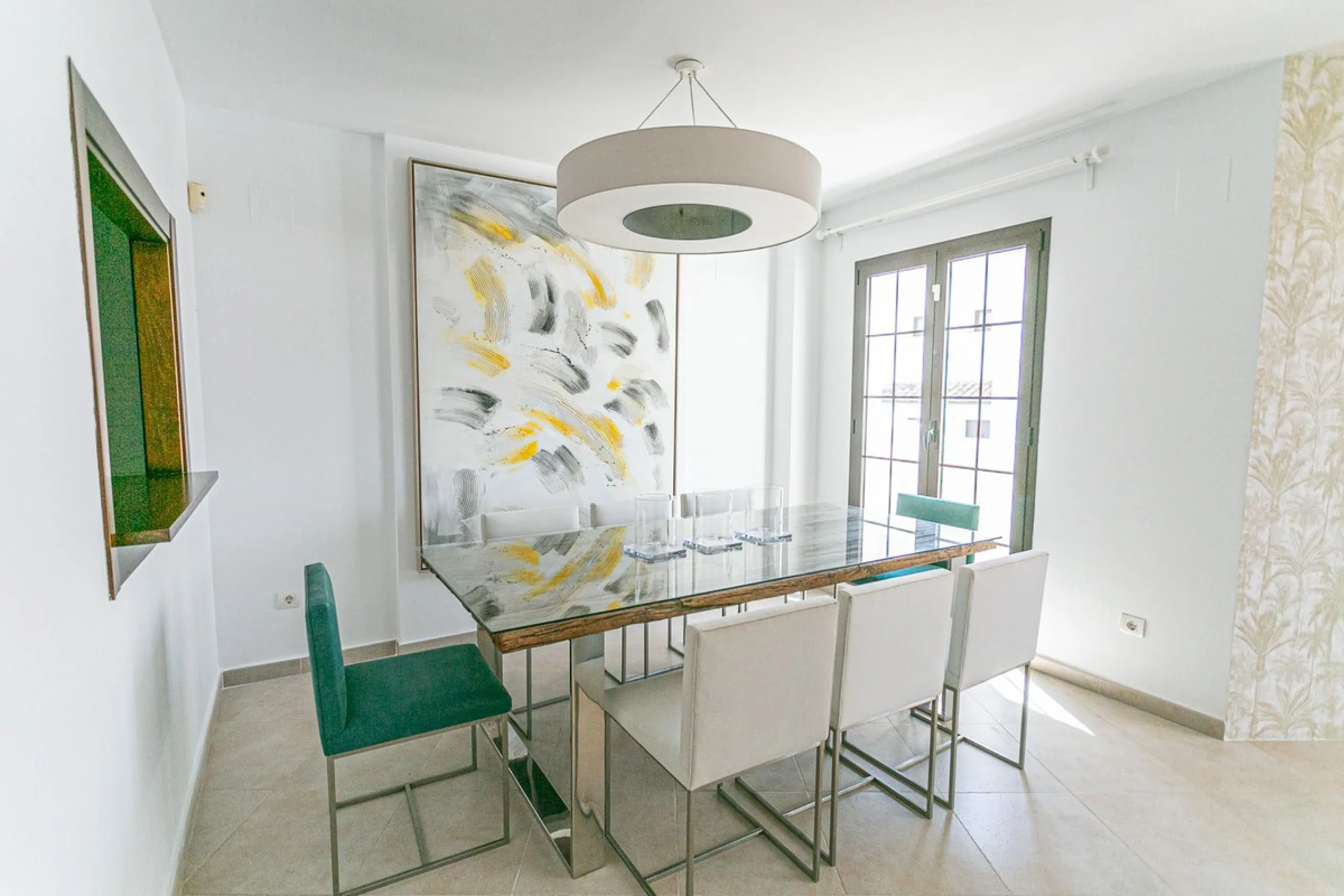 Triplex penthouse in Altos de los Monteros in perfect condition, ready to move into.