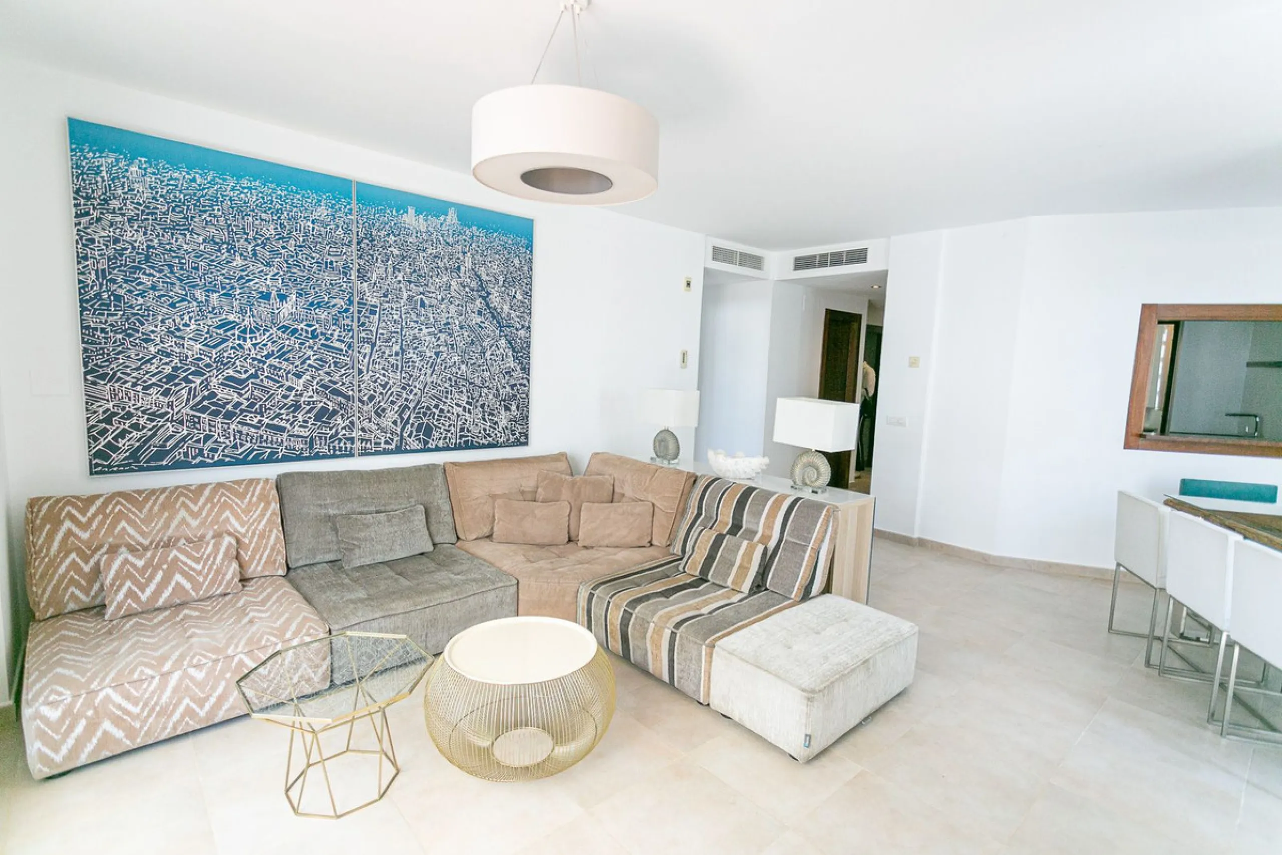 Triplex penthouse in Altos de los Monteros in perfect condition, ready to move into.