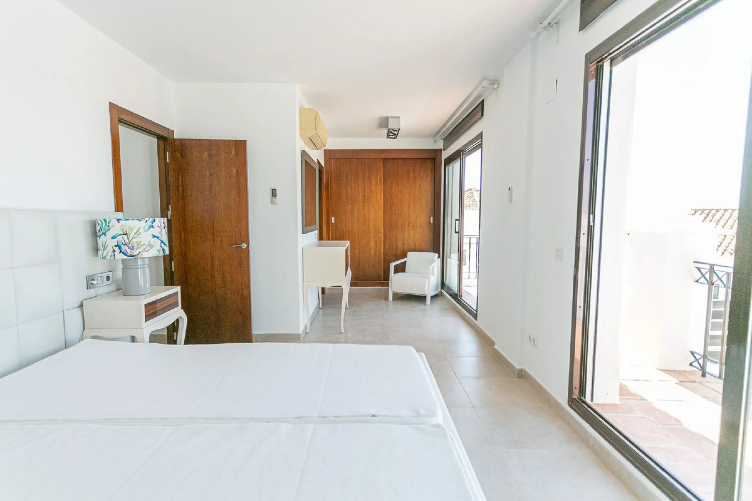 Triplex penthouse in Altos de los Monteros in perfect condition, ready to move into.