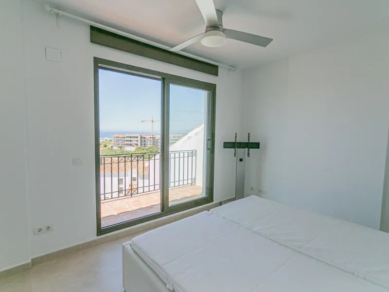 Triplex penthouse in Altos de los Monteros in perfect condition, ready to move into.