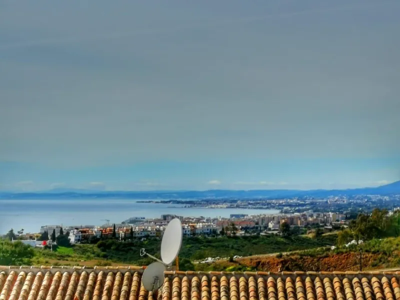Triplex penthouse in Altos de los Monteros in perfect condition, ready to move into.
