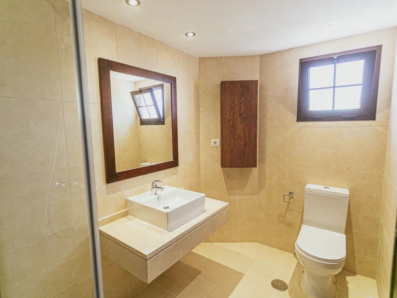 Triplex penthouse in Altos de los Monteros in perfect condition, ready to move into.
