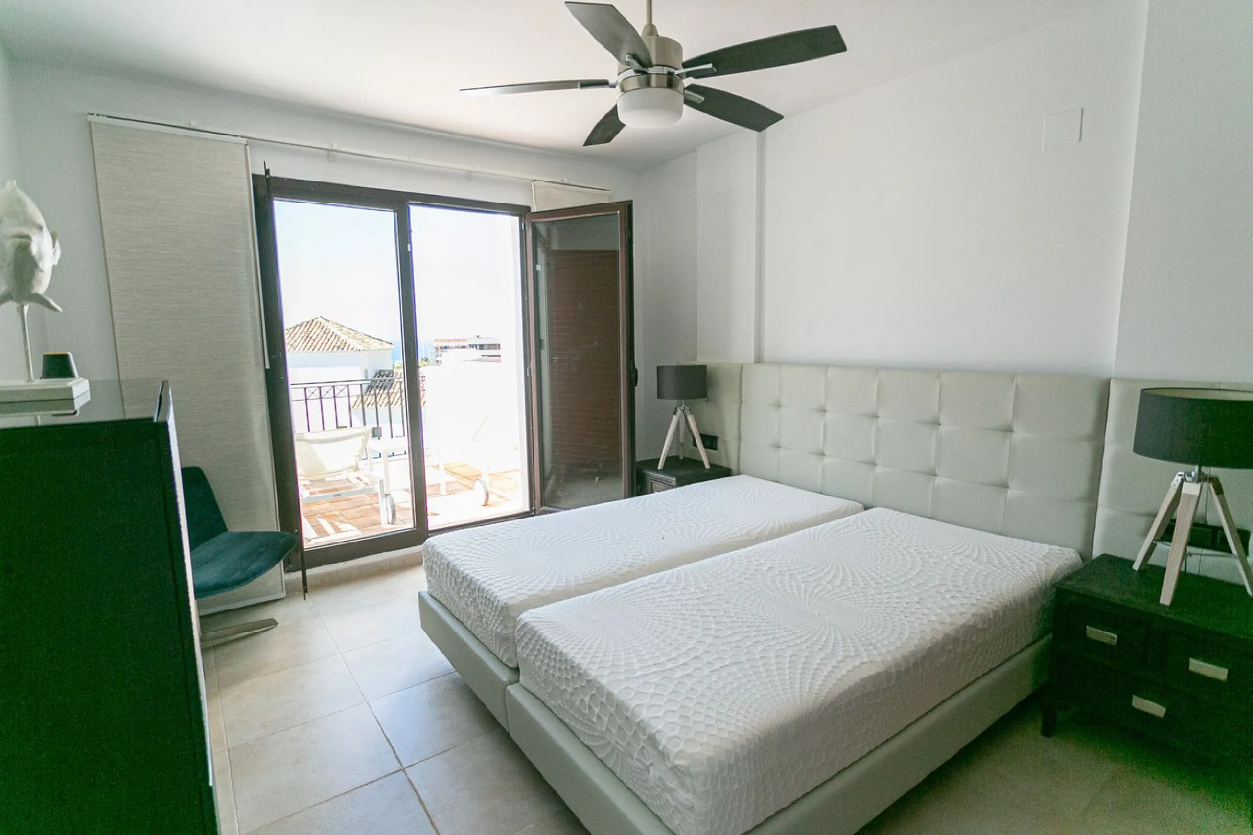 Triplex penthouse in Altos de los Monteros in perfect condition, ready to move into.